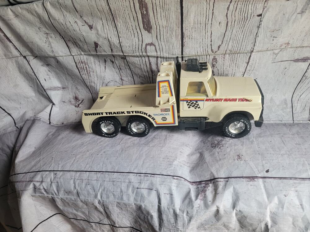 Vintage Nylint Pressed Steel Tow Truck Race Team Short Track Stocker 1980